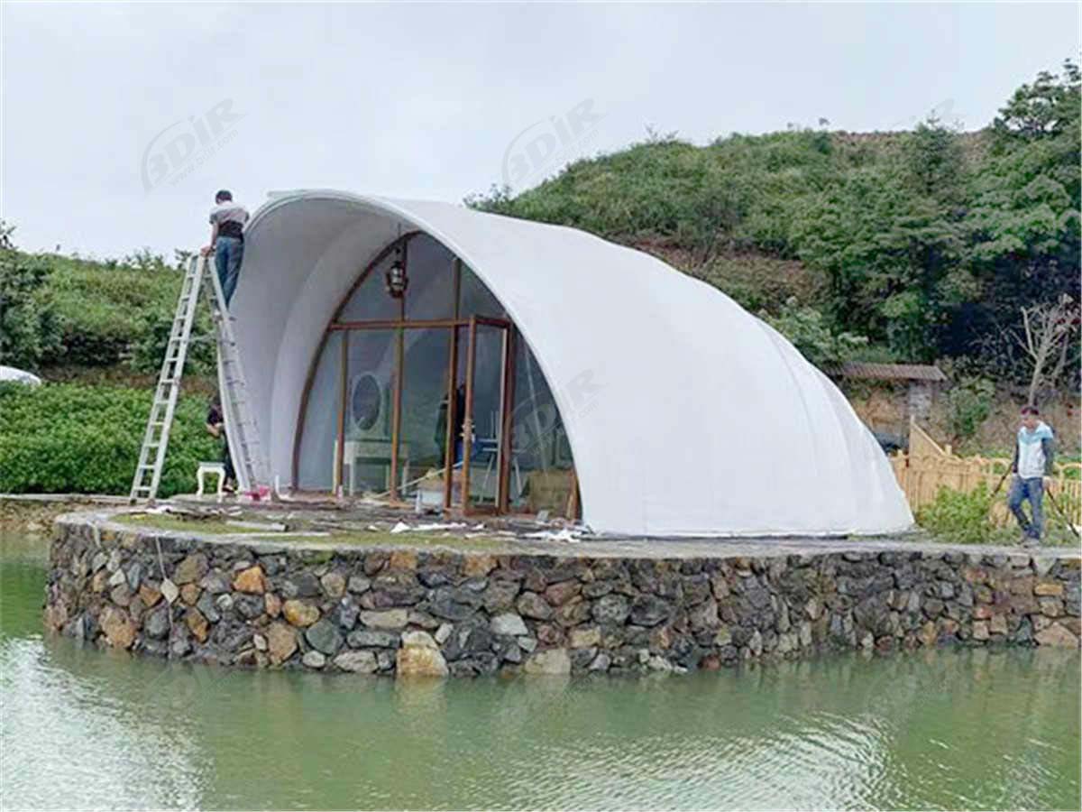 изысканный кокон на берегу озера, роскошная палатка для отеля