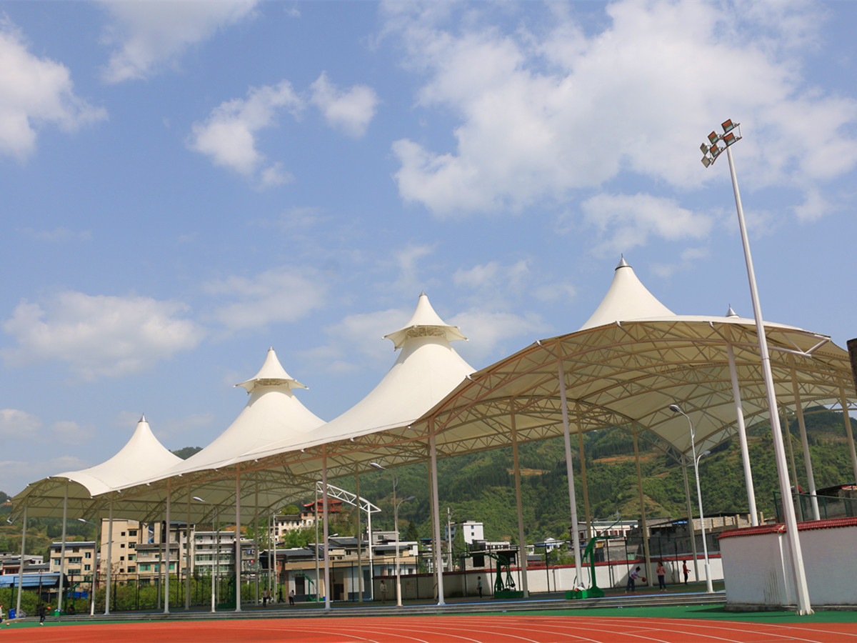 อาคารสนามกีฬาต้านทานรังสียูวีที่ดีที่สุดโครงสร้างหลังคา PVDF - กุ้ยโจวประเทศจีน