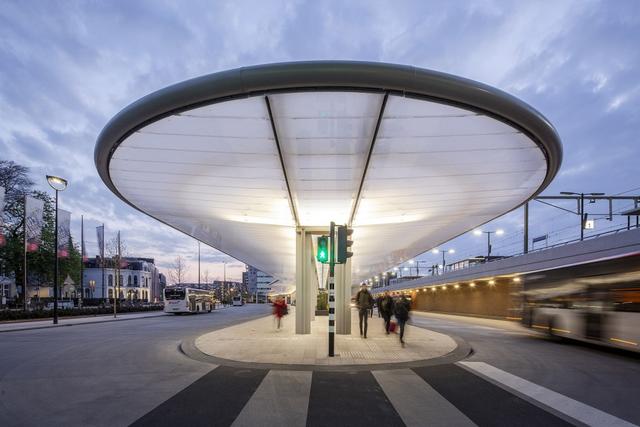 محطة الحافلات ذات الهيكل الغشائي ETFE بتصميم سهل الاستخدام للغاية