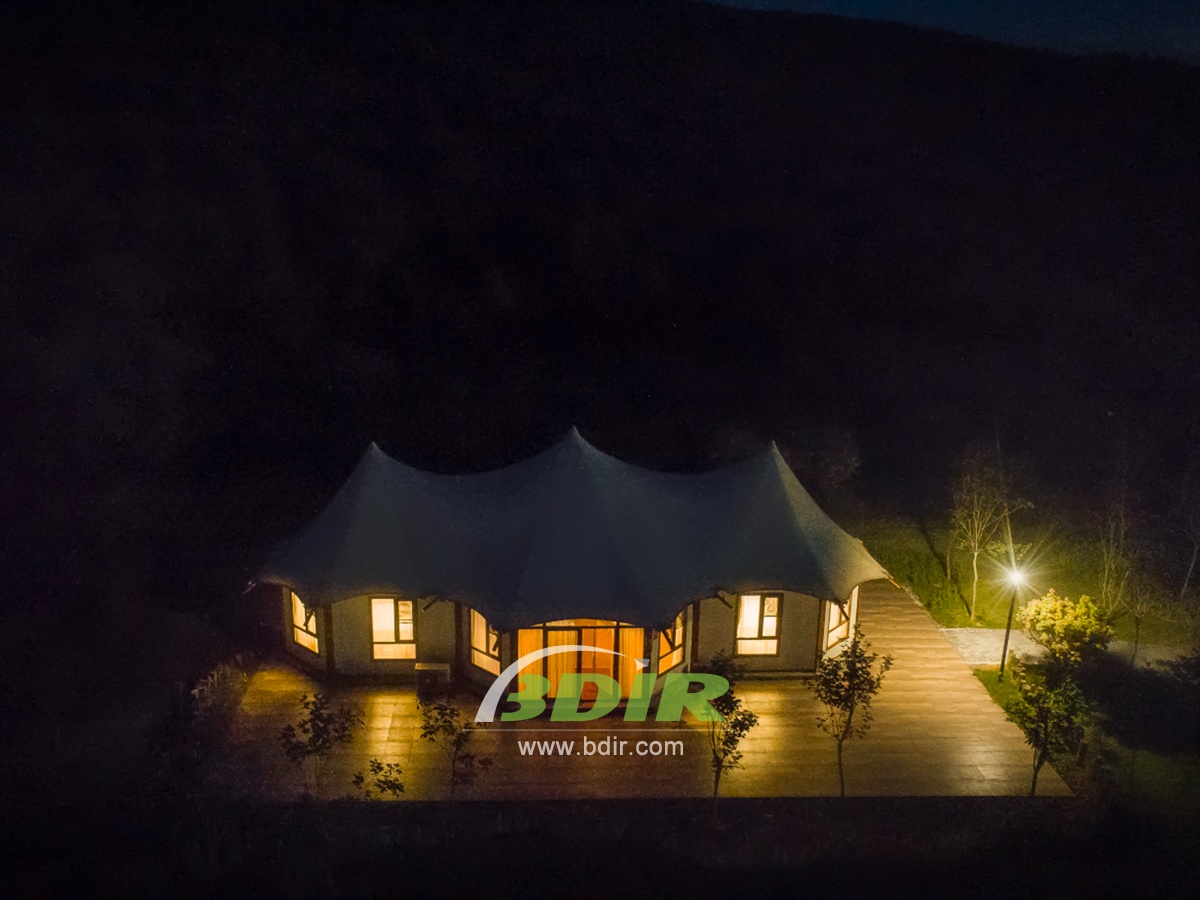 Luxuriöses Glamping-Zelt-Resort am Fluss mit Zelt-Lodge