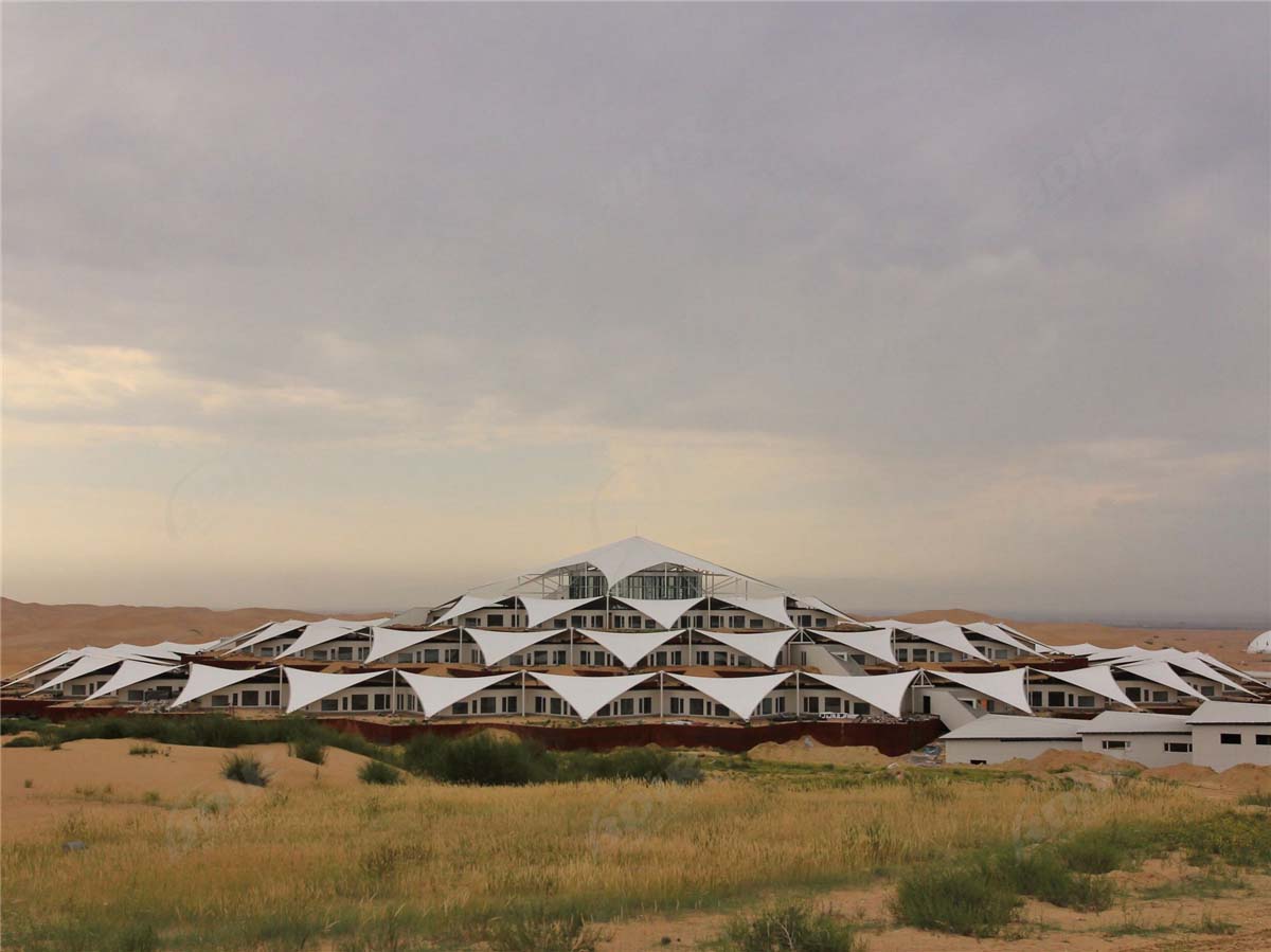 صديقة للبيئة هياكل خيمة غشاء النسيج النزل في منتجع التخييم في الصحراء