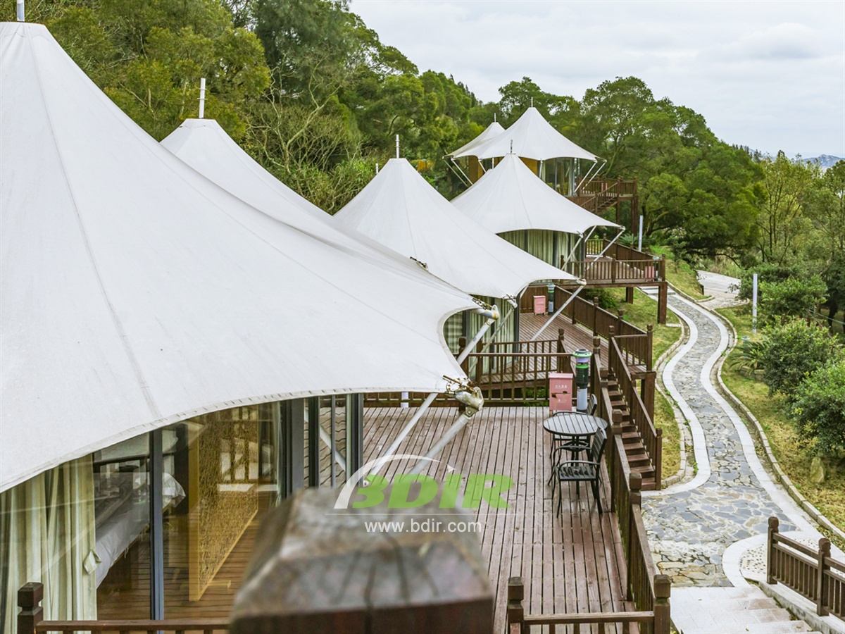 Regenwaldresort mit Nachhaltiger Luxusgastfreundschaft und Zeltpoolvillen - Thailand