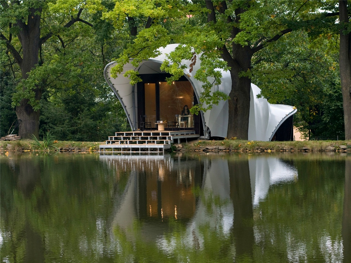 China Tensile PVDF Tent Gazebo as Garden House at the Pond Masilko Lieferant Tensile PVDF Tent Gazebo as Garden House at the Pond Masilko