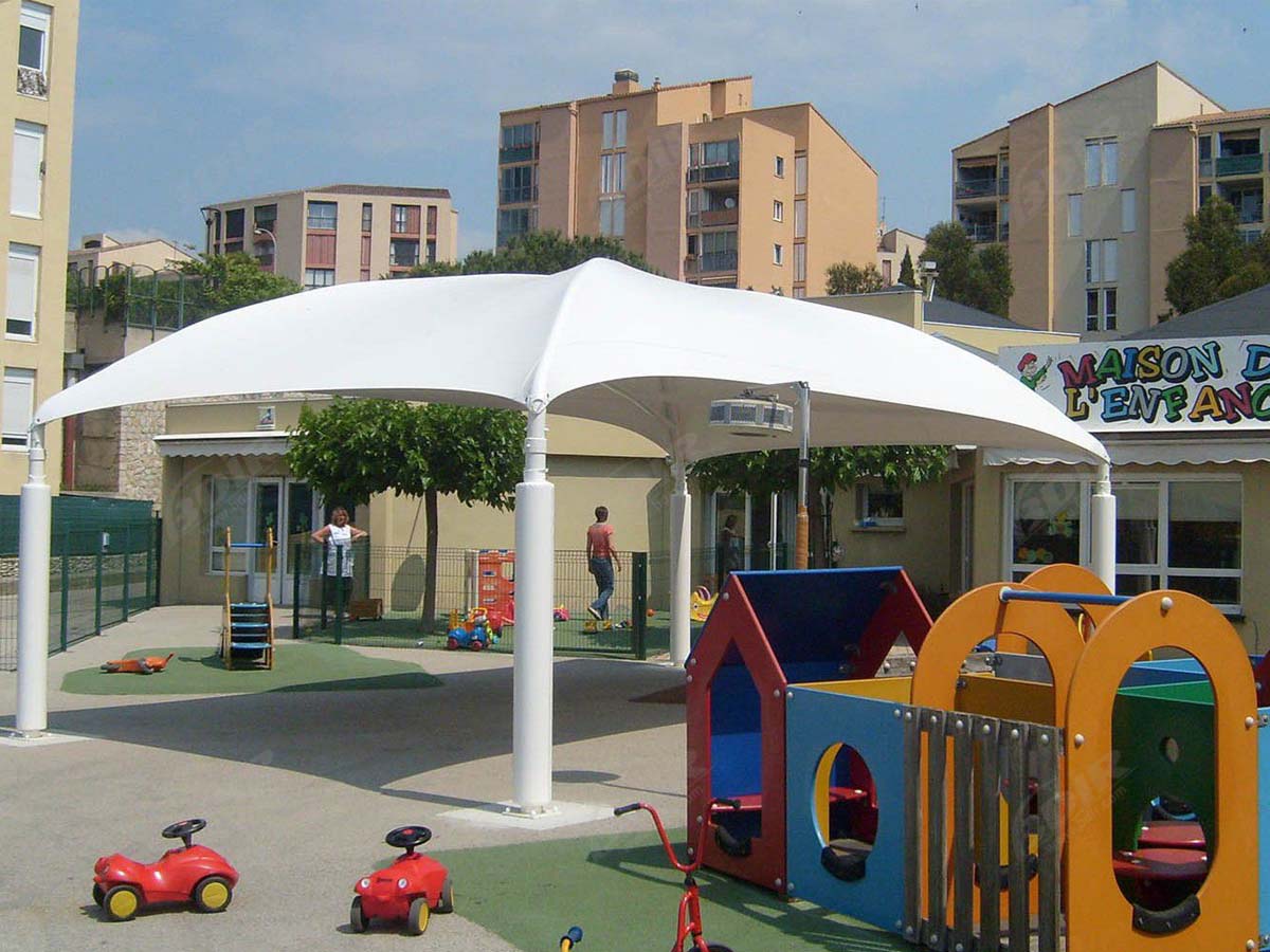 Flächentragwerke für den Kindergarten - Stoffbezug, Dach, Vordach