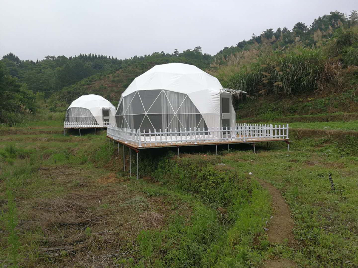 4 Spherical Dome Shaped Tents, Wilderness Mountains Glamping Domes Lodges