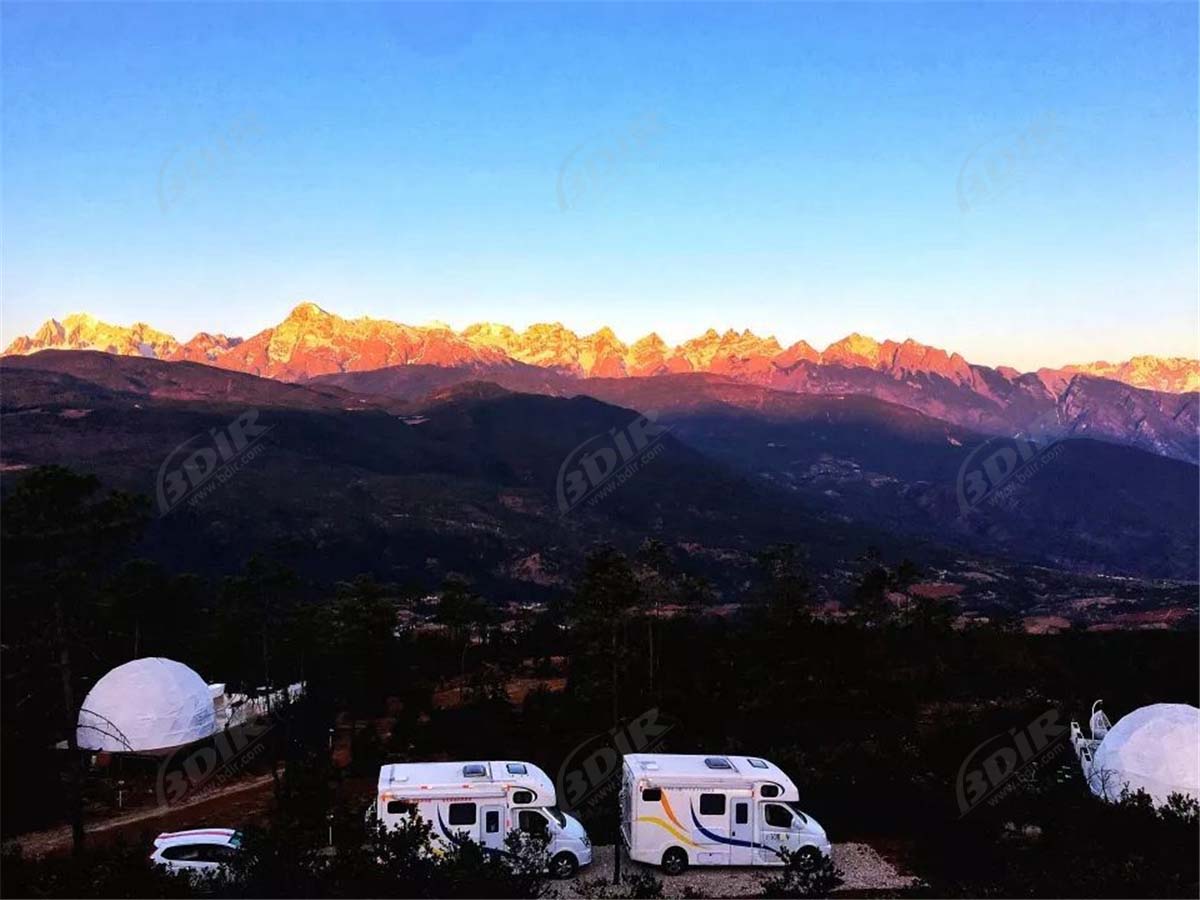 5 Witte Geodetische Koepeltenthuizen van PVC in Yulong Mountain Resort