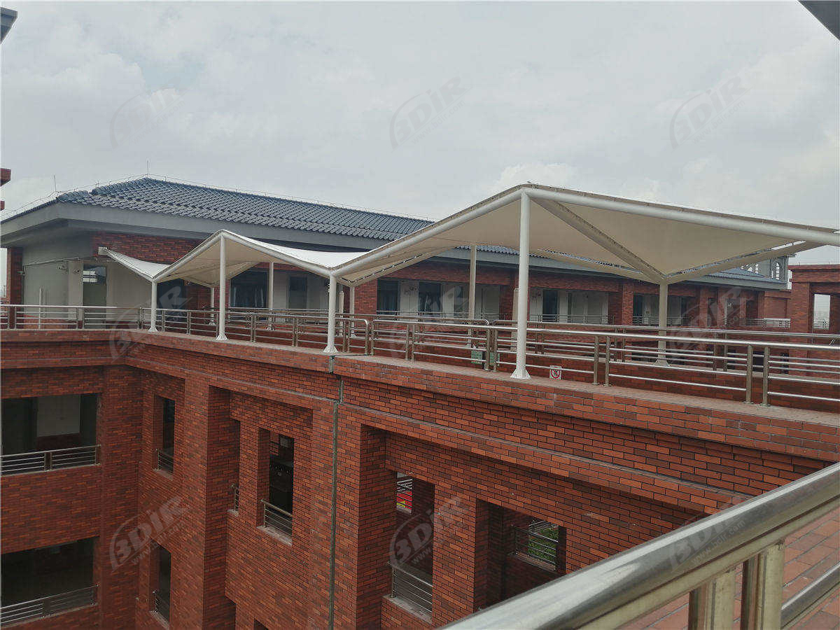 Struttura di Tensione Ricoperta Tessuto di Tessuto del Tetto del Corridoio del Campus E Ombra del Passaggio - Foshan, Cina