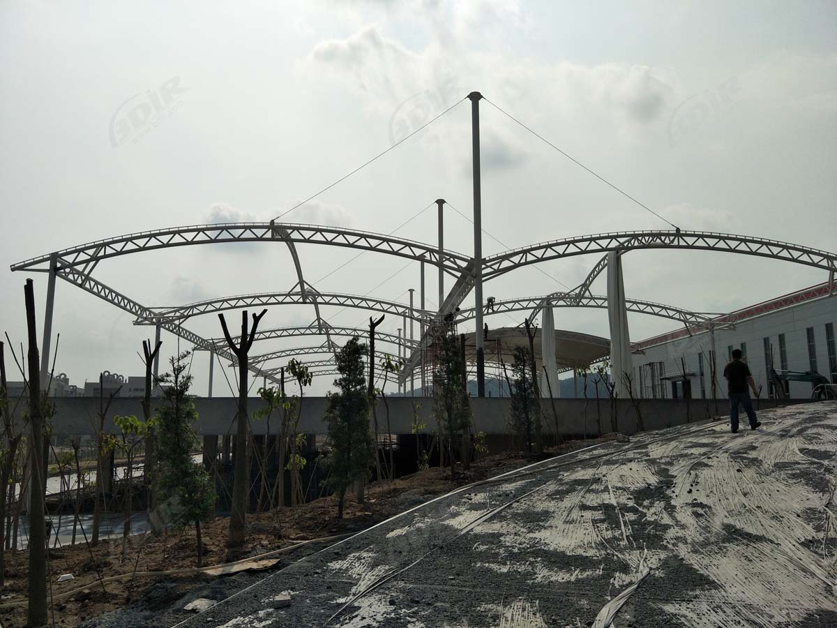 PVDF-Gewebe-Zugstruktur für Parkplatzüberdachung in Jiangsu-Zhongli-Gruppe