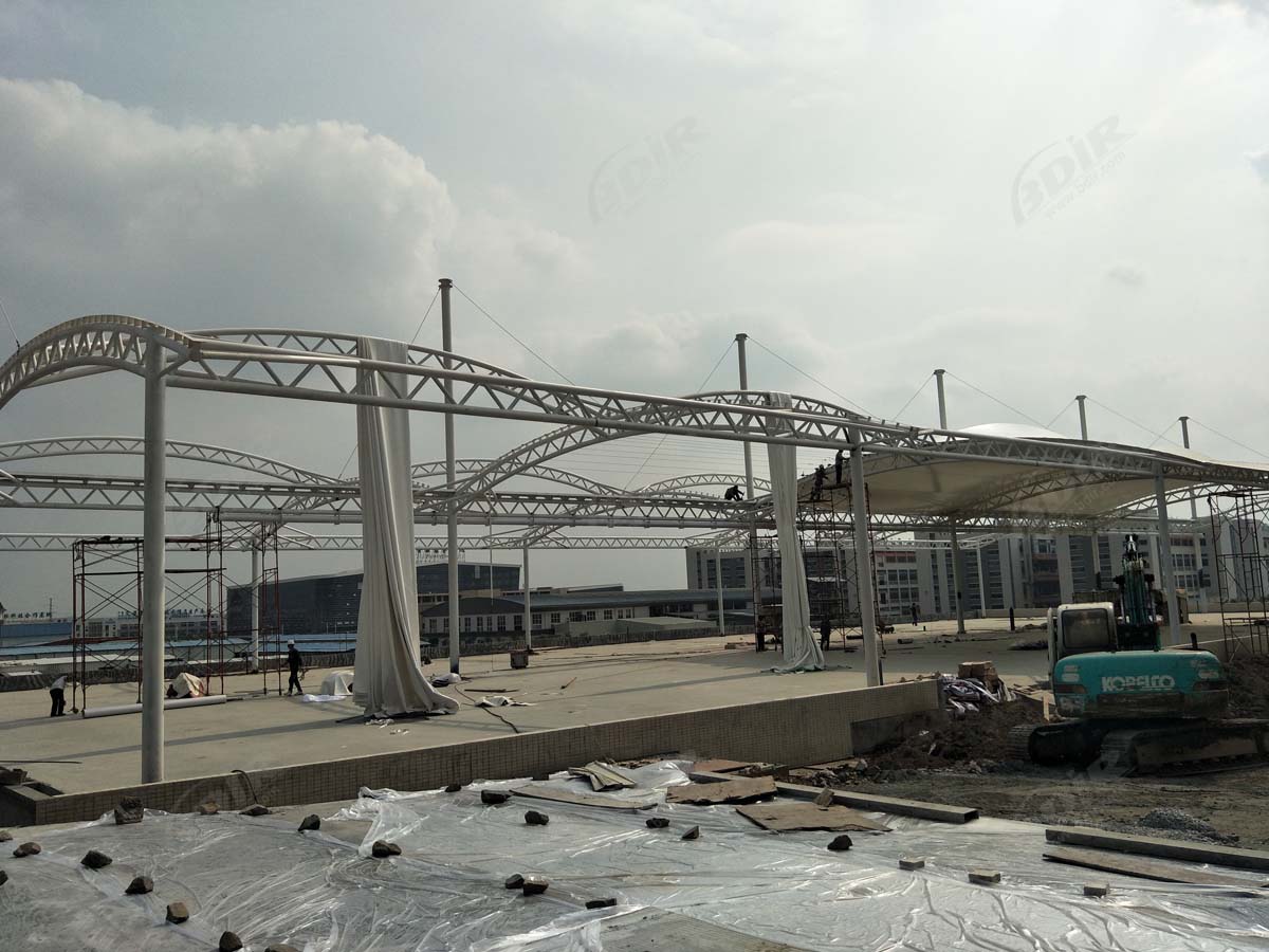 PVDF Weefsel Trekstructuur voor Auto Parkeerplaatsen Luifel in Jiangsu Zhongli Groep