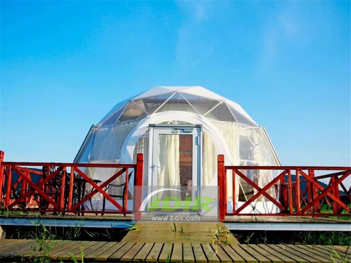 геодезическая купольная вилла спроектирована и построена для островного морского курорта