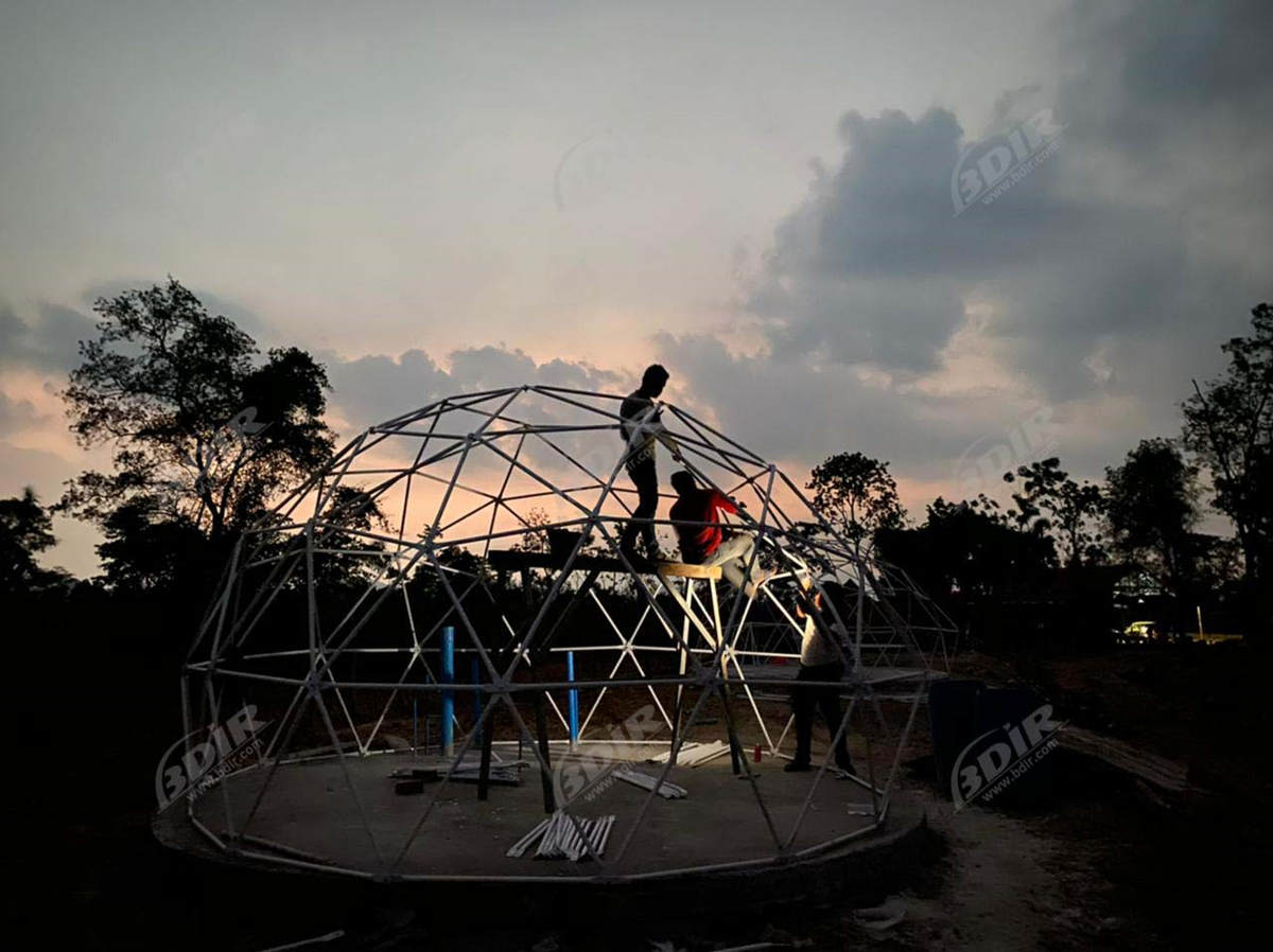 4 Tentes À Dôme Géodésique D"Un Diamètre de 5 M, Un Exquis Jardin en Forme de Dôme Construit Par BDiR Pour Cambodi