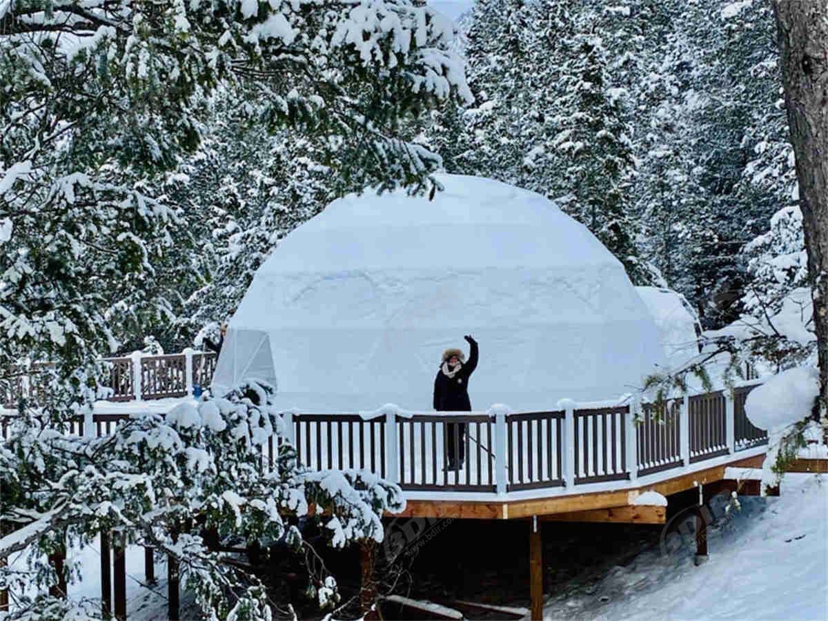 Glamping Zeltresort Mit Geodätischer Kuppel, Umgeben Von Einer Herrlichen Aussicht Auf Die Natur - Quebec, Kanada