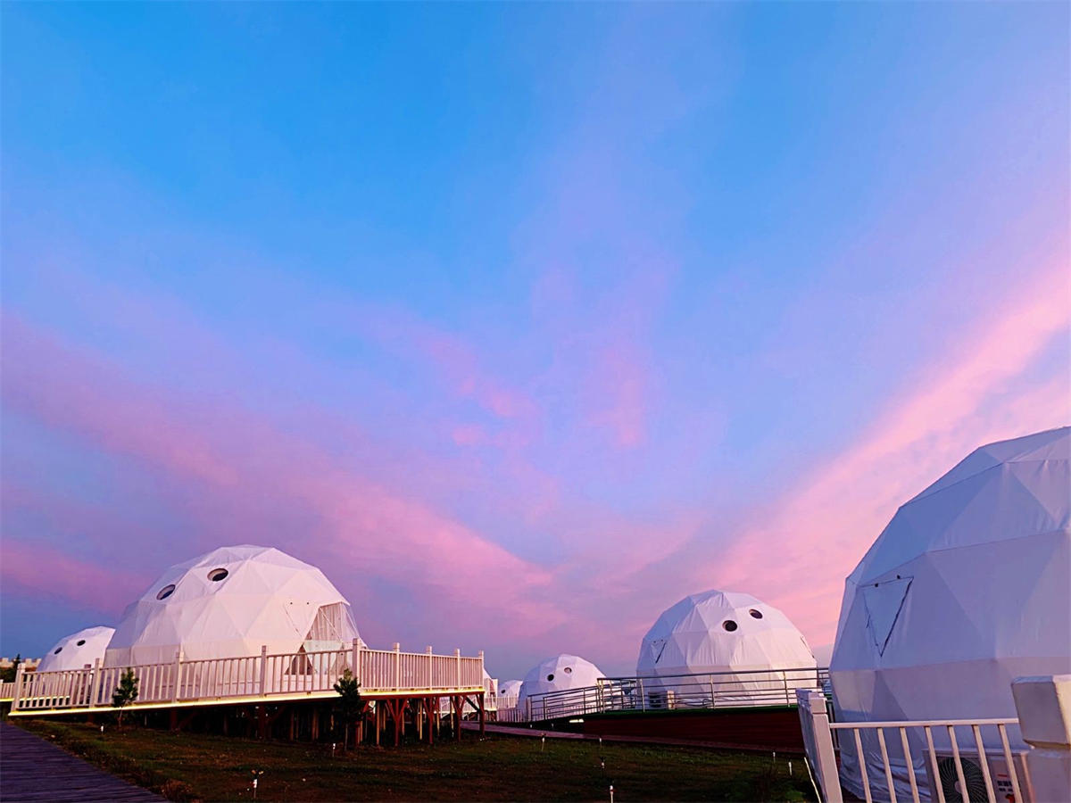 Glamping Resort Tenda A Cupola Geodetica Nella Villa di Taoyuan - Hebei, Cina