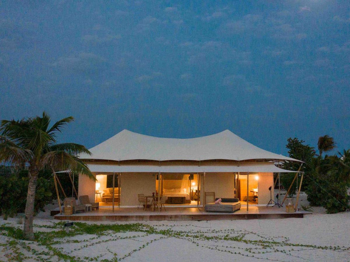Luxuriöses Wildes Glamping-Hotel-Zeltlager Am Meer Auf Den Bahamas