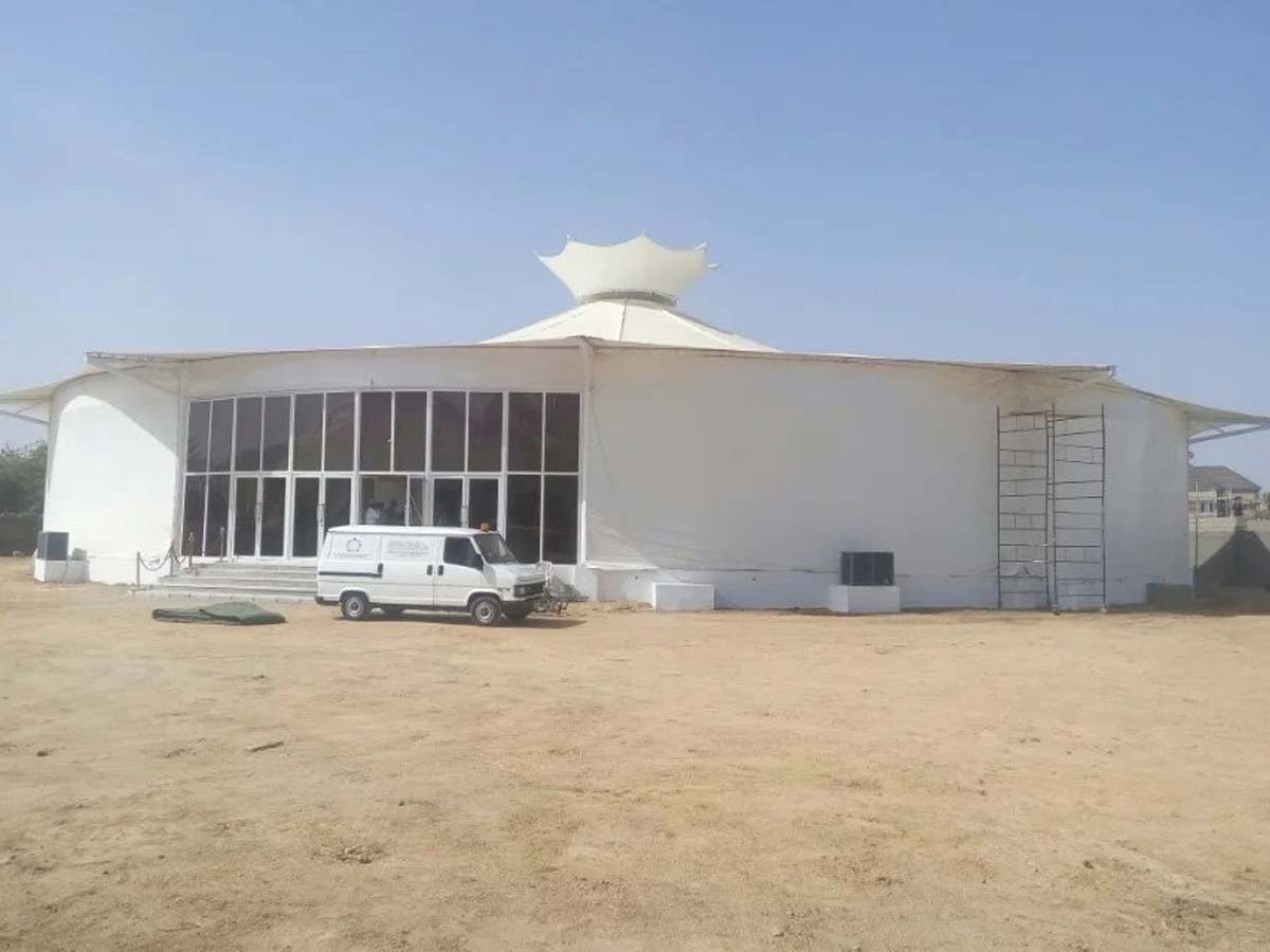 Struktur Tarik Kain PVDF untuk Restoran Luar Ruangan - Abuja, Nigeria