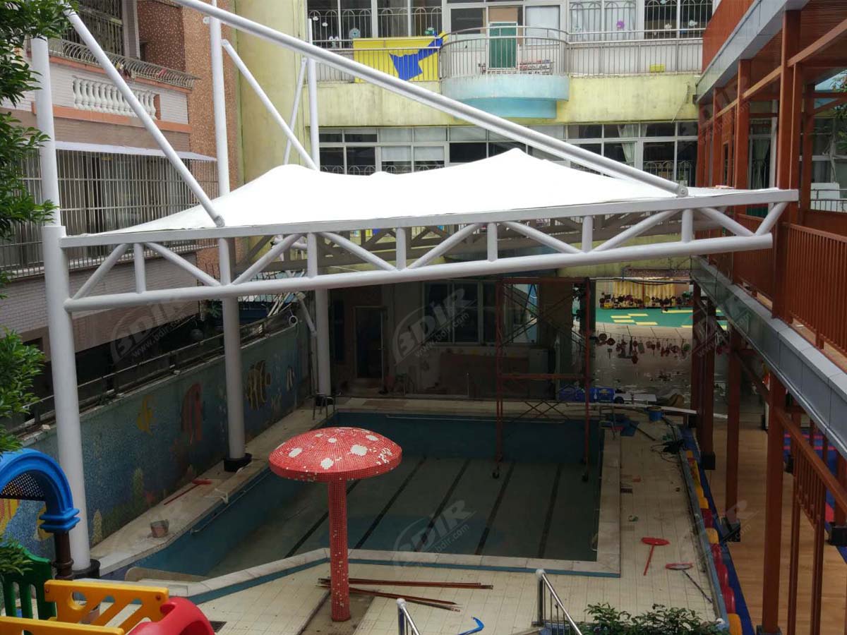 Anaokulu Için Çekme Çatı Yapısı ve Yüzme Havuzu Gölgesi - Şangay, Çin