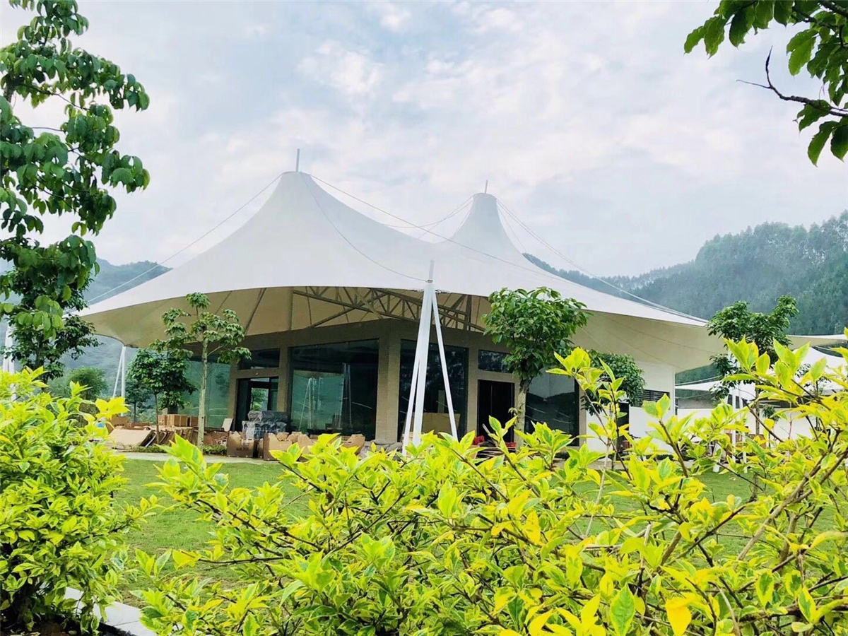 de Tecido Tensionado com Telhado de Membrana para o Turismo Florestal Primitivo - Guangxi, China