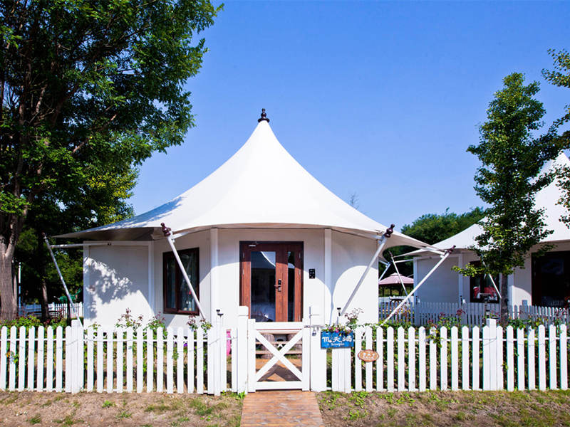 Wat Is Het Verschil Tussen Luxe Glamping Tent en Kampeertent?