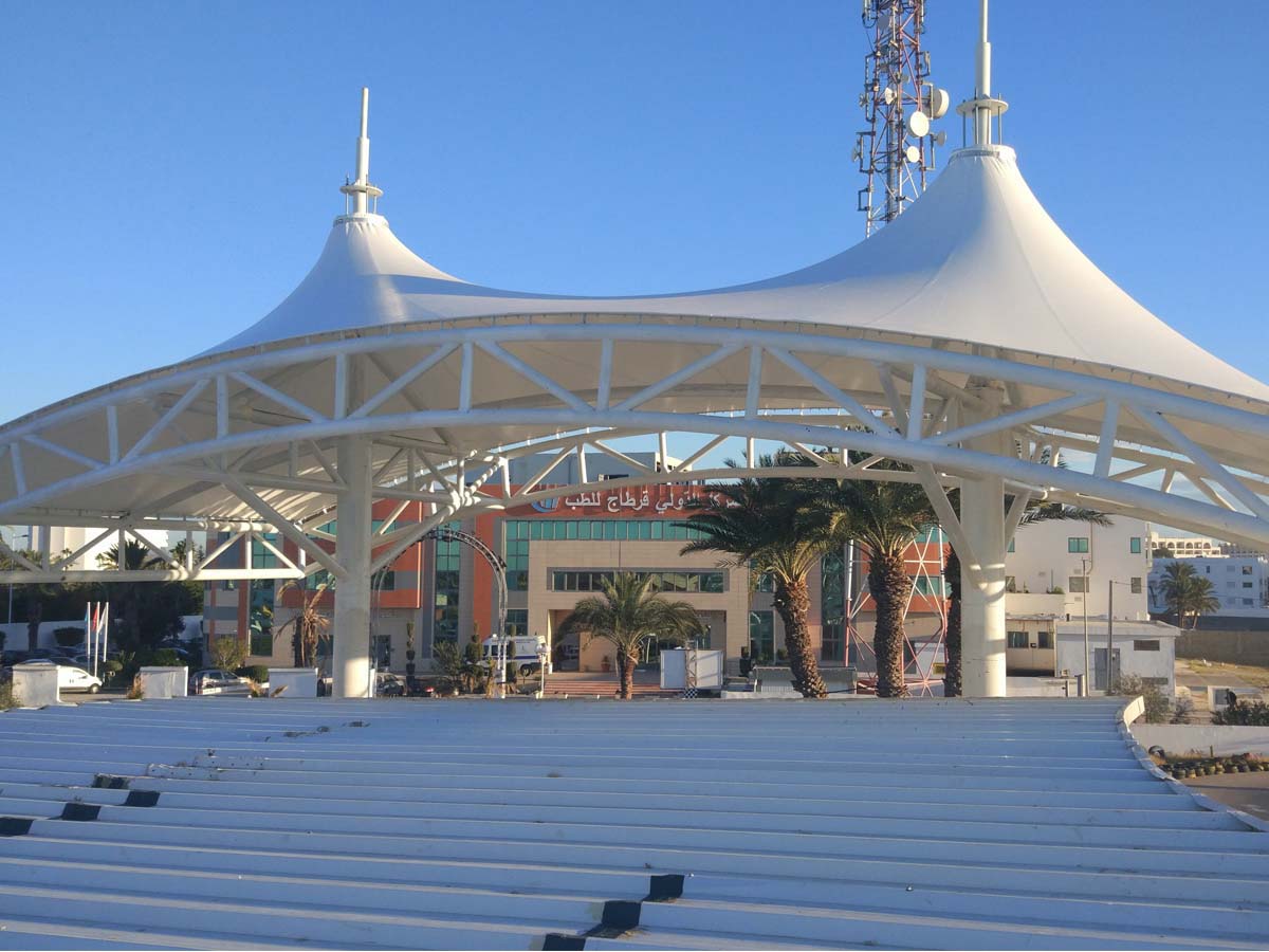 Eingang u. Stadium der Zuggewebe-Struktur des Vergnügungsparks - Tunis, Tunesien